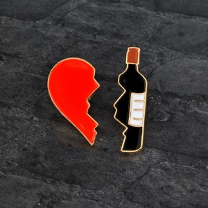 Creative Cartoon Metal Red Heart Wine Bottle Badge Corsage T-shirt Pins Jewelry